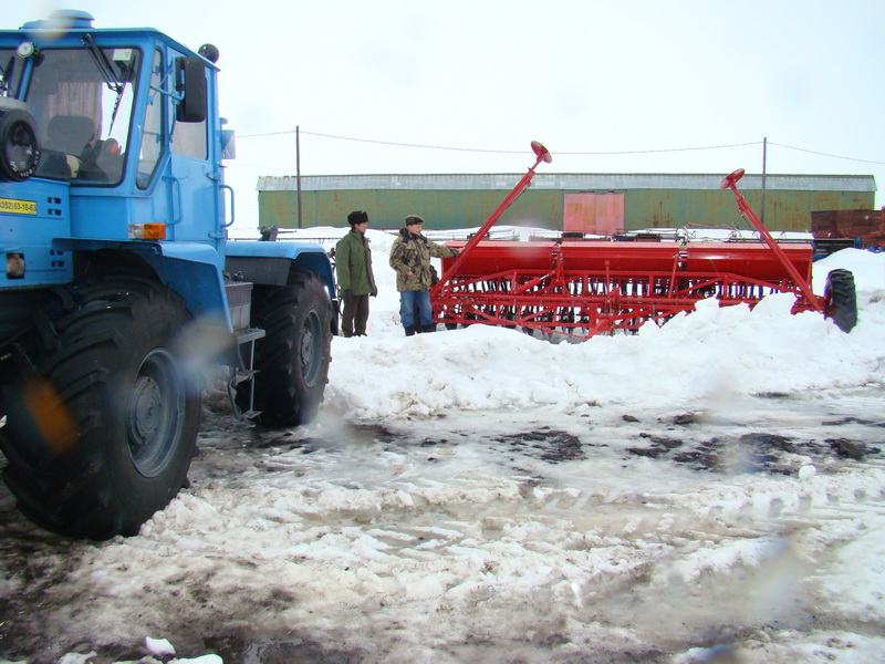 В Яльчикском районе начались комиссионные проверки готовности сельхозпредприятий к весеннее-поле­вым работам